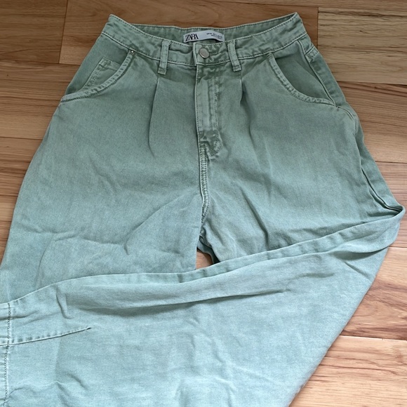 Zara High Waisted Ballon Fit Jean in Sage Green - Picture 3 of 6